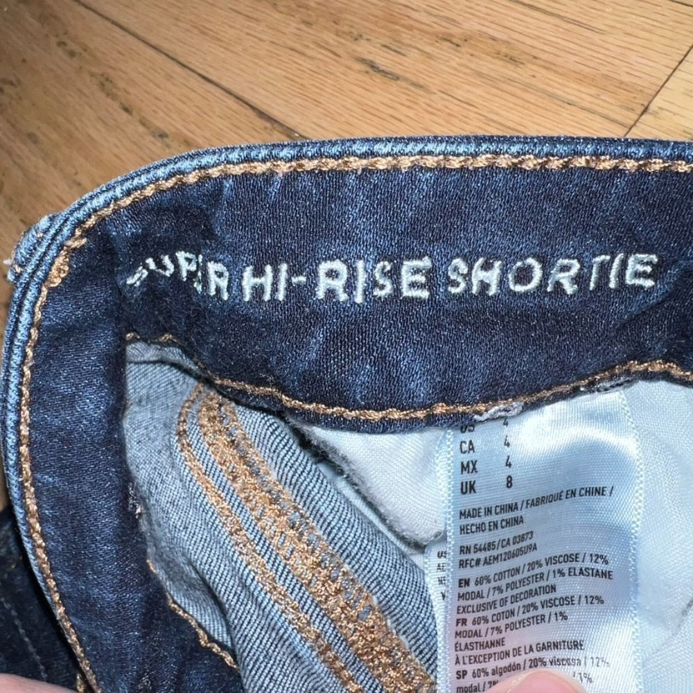 𝅺AMERICAN Eagle Dark Wash Super Hi-Rise Shortie - 4 - Picture 3 of 3